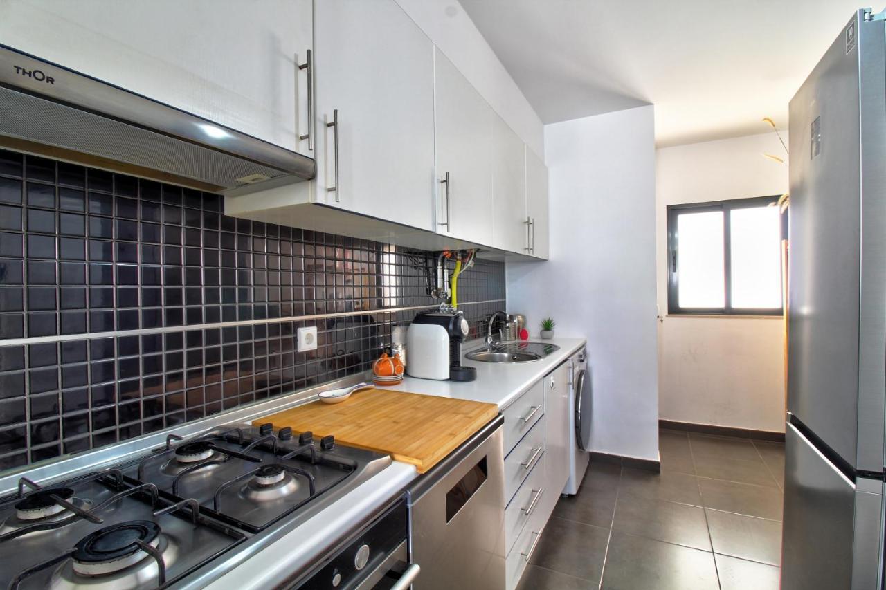 Center Location, Ac, Swimming Pool, And Parking Apartment Olhão Екстериор снимка